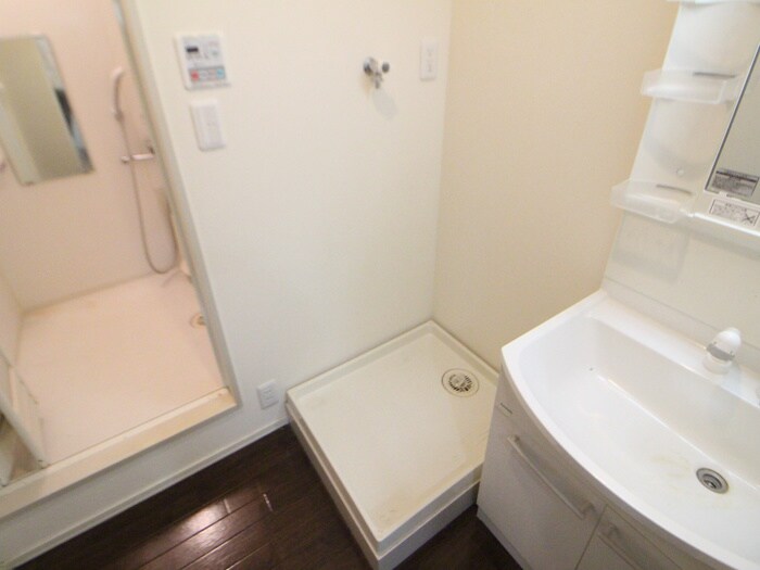 物件内観写真9　(洗濯機置場)