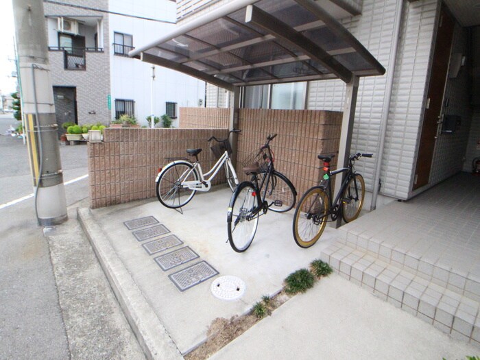 物件外観写真4　(駐輪場)