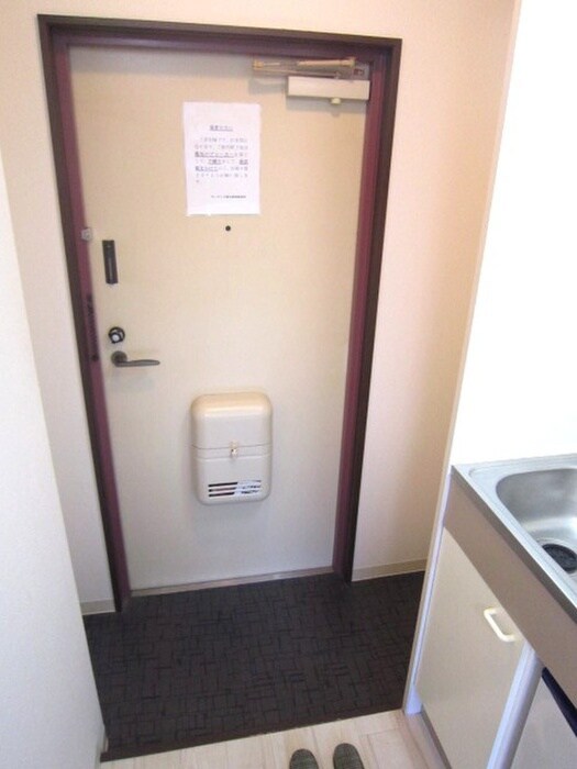 物件内観写真4　(玄関)