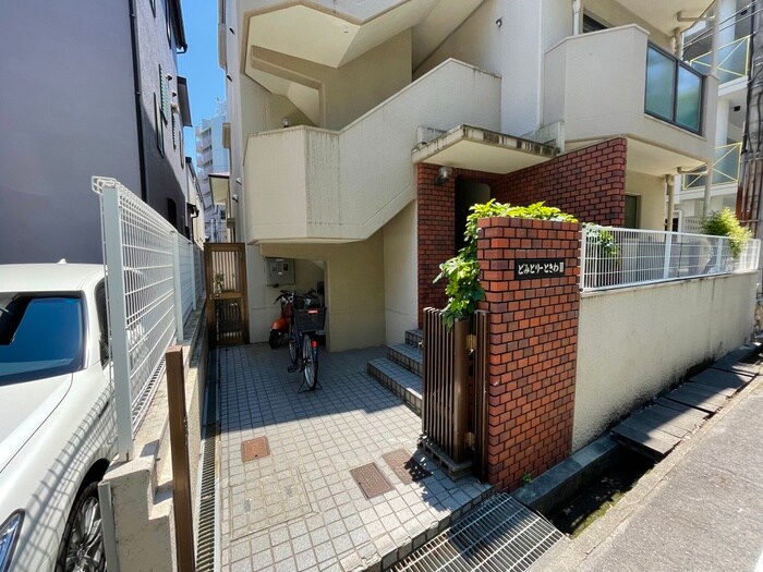 物件外観写真4　(エントランス部分)