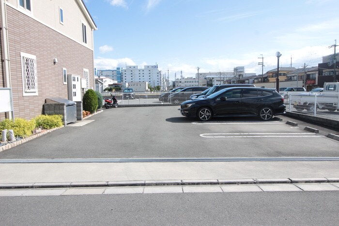 物件外観写真5　(駐車場)