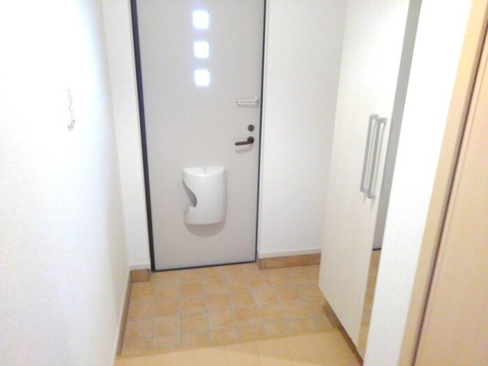 物件内観写真11　(玄関)