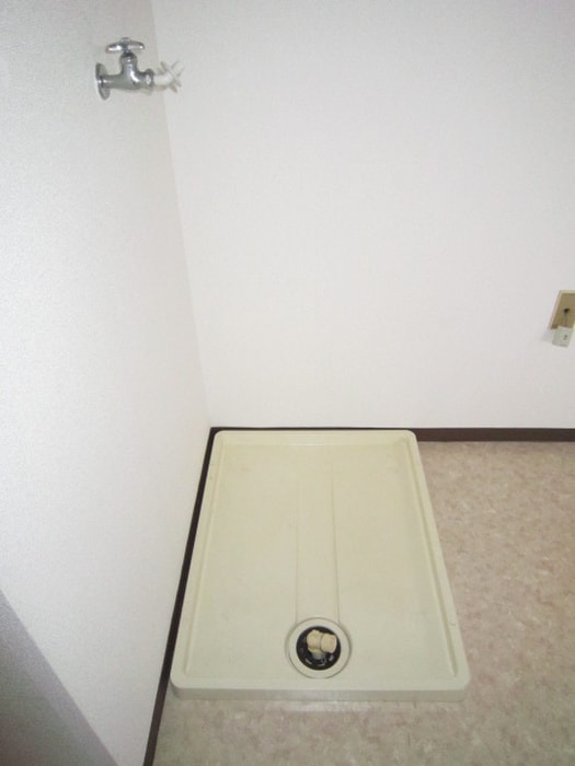 物件内観写真16　(洗濯機置場)