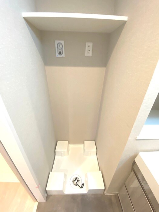 物件内観写真10　(洗濯機置場)
