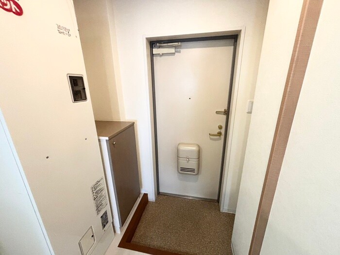 物件内観写真18　(玄関)