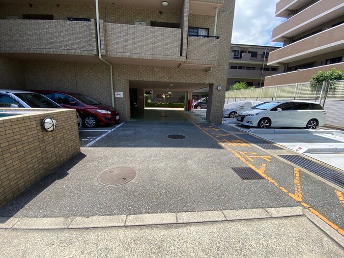 物件外観写真4　(駐車場)