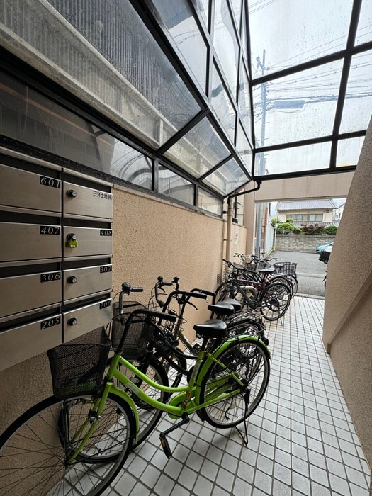 物件外観写真5　(駐輪場)