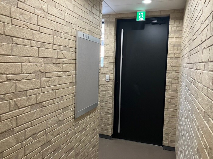 物件外観写真6　(エントランス部分)