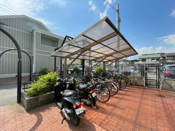 物件外観写真3　(駐輪場)