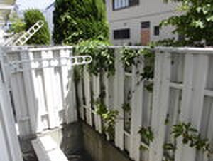 物件内観写真13　(室内からの展望)