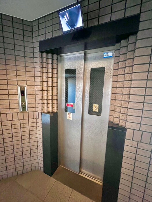 物件外観写真5　(エントランス部分)