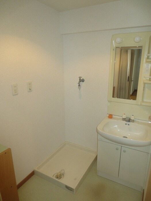 物件内観写真9　(洗濯機置場)