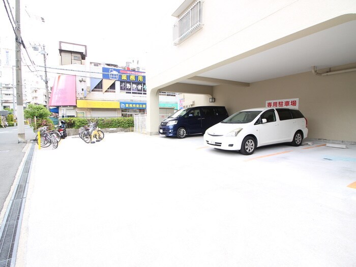 物件外観写真6　(駐車場)