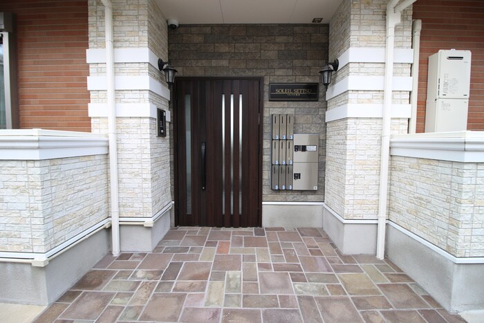 物件外観写真3　(エントランス部分)