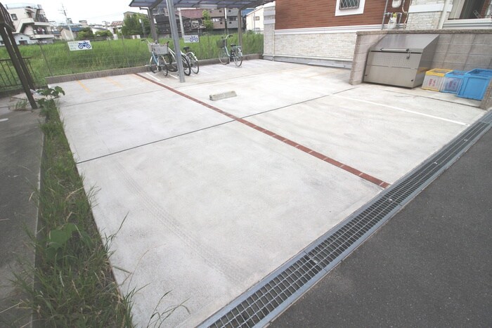 物件外観写真6　(駐車場)