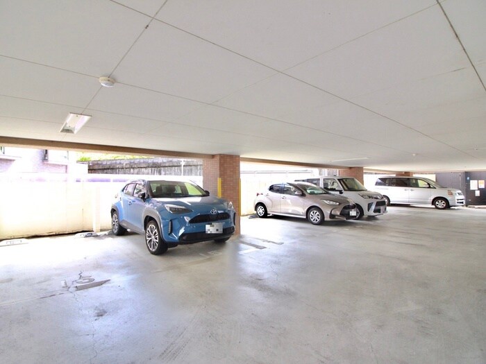 物件外観写真5　(駐車場)