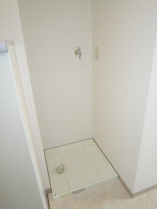 物件内観写真12　(洗濯機置場)