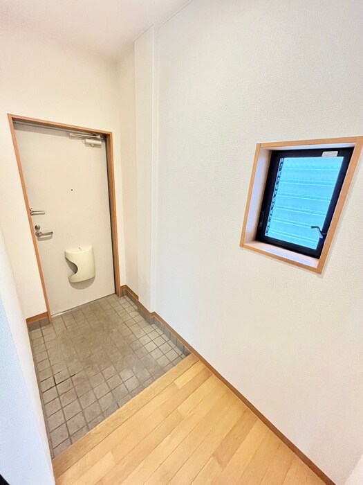 物件内観写真17　(玄関)