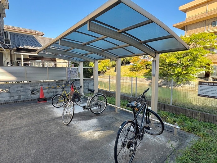 物件外観写真3　(駐輪場)