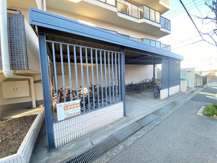 物件外観写真5　(駐輪場)