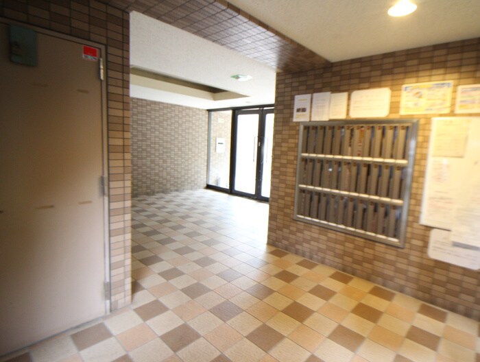 物件外観写真3　(エントランス部分)