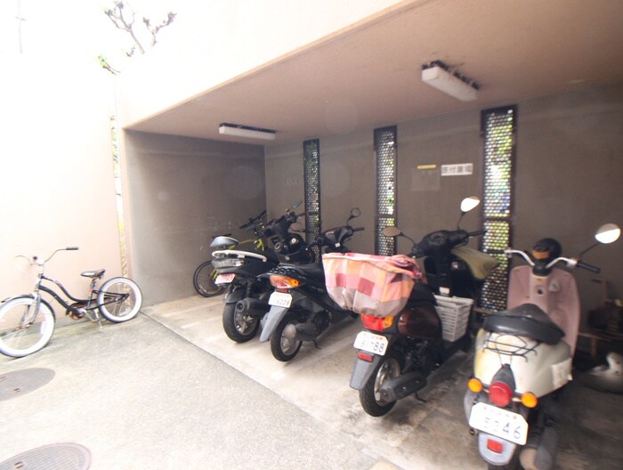 物件外観写真4　(駐輪場)