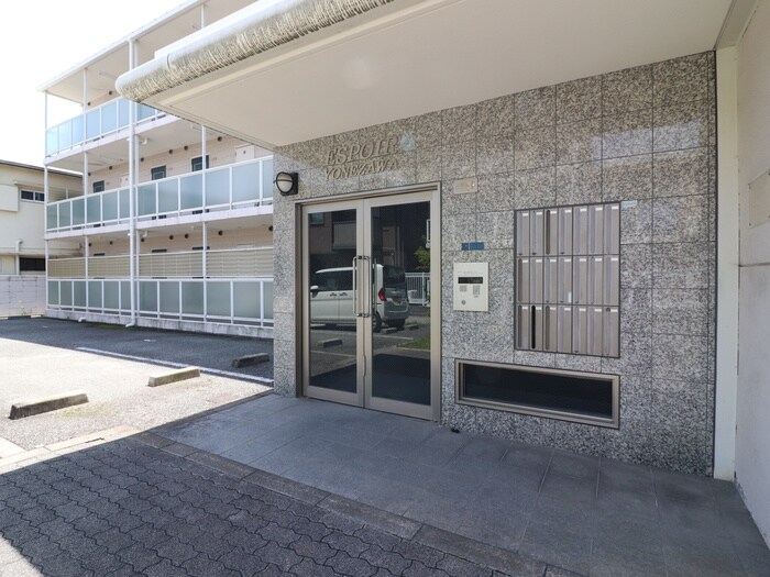 物件外観写真4　(エントランス部分)