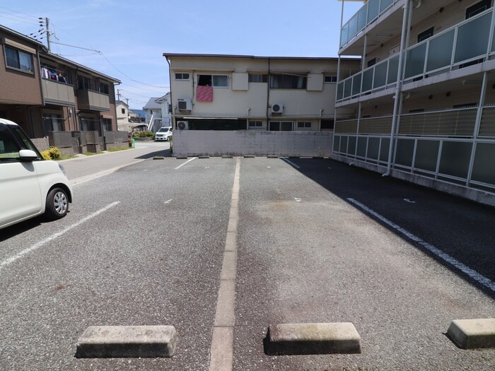 物件外観写真5　(駐車場)