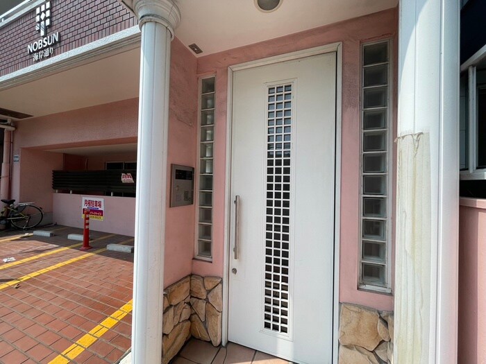 物件外観写真5　(エントランス部分)