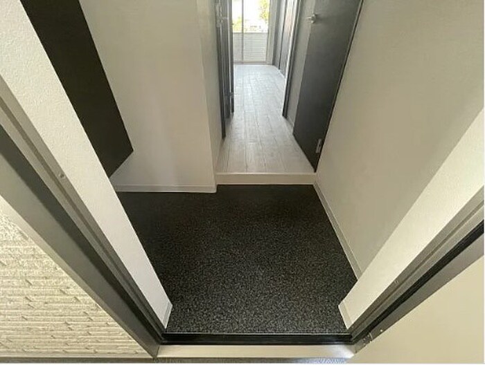 物件内観写真12　(玄関)