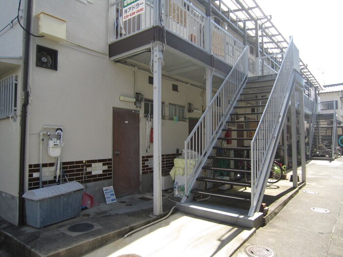 物件外観写真3　(エントランス部分)