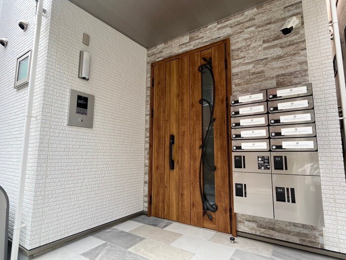 物件外観写真3　(エントランス部分)