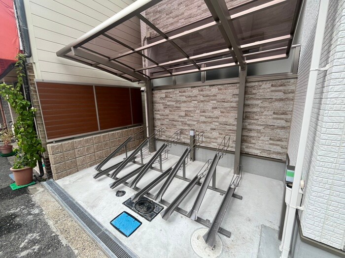物件外観写真5　(駐輪場)