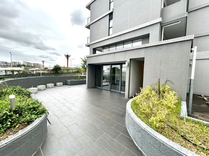 物件外観写真2　(エントランス部分)