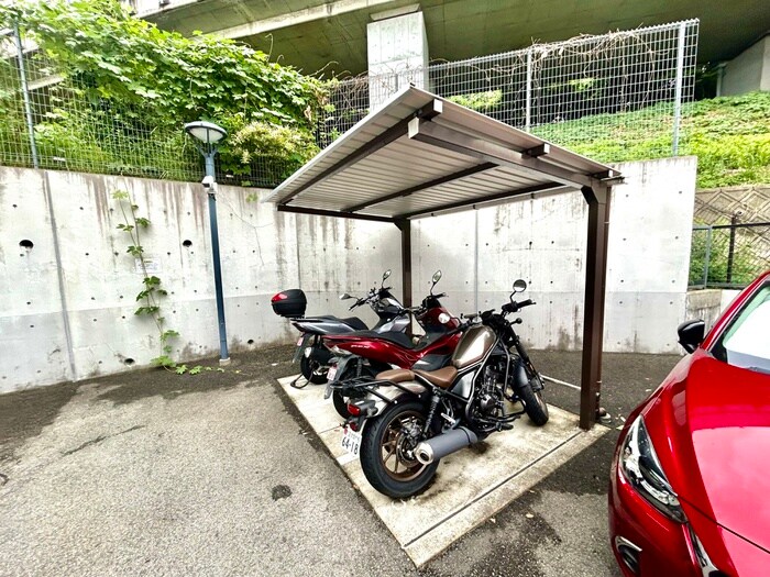 物件外観写真4　(駐輪場)