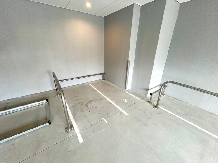 物件外観写真4　(バイク置き場)