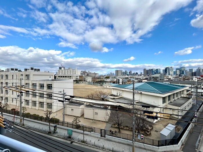 物件内観写真16　(室内からの展望)