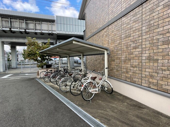 物件外観写真3　(駐輪場)