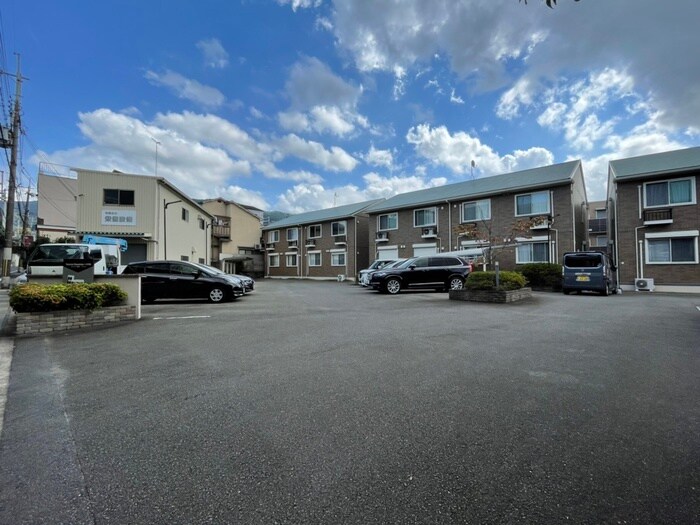 物件外観写真5　(駐車場)