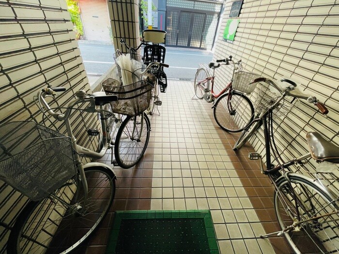 物件外観写真4　(駐輪場)