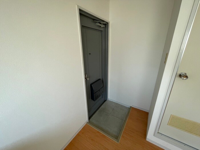 物件内観写真16　(玄関)