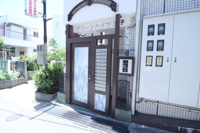 物件外観写真3　(エントランス部分)