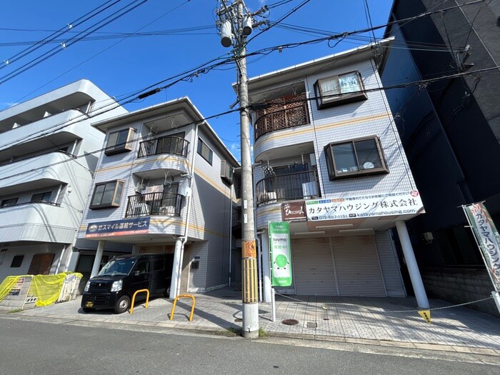 物件外観写真3　(駐車場)