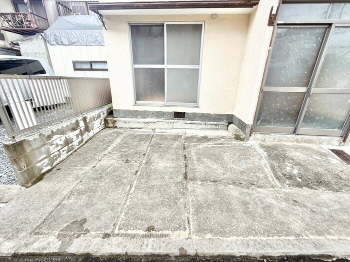 物件外観写真4　(駐車場)