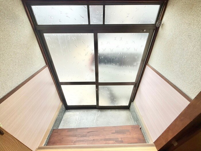 物件内観写真16　(玄関)