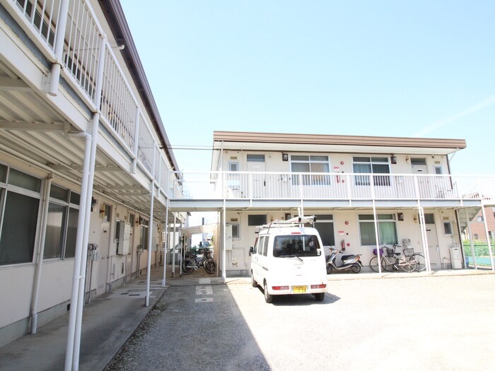 物件外観写真6　(エントランス部分)