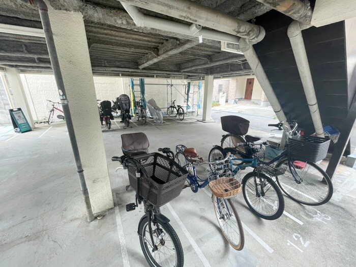 物件外観写真6　(駐輪場)