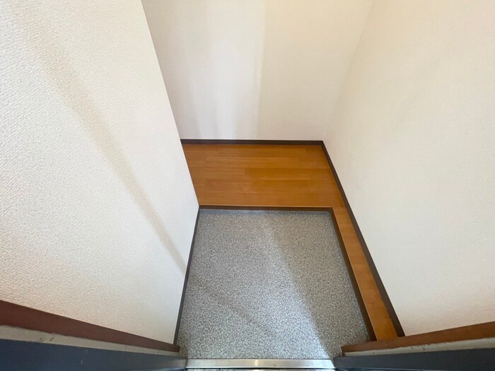 物件内観写真16　(玄関)