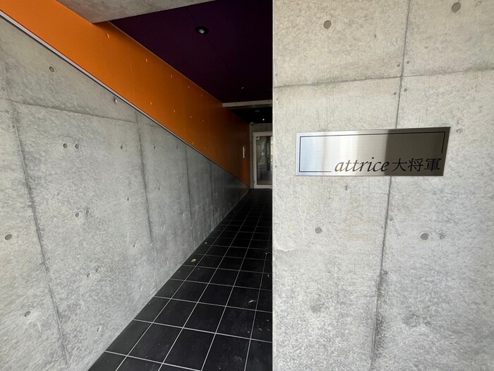 物件外観写真4　(エントランス部分)