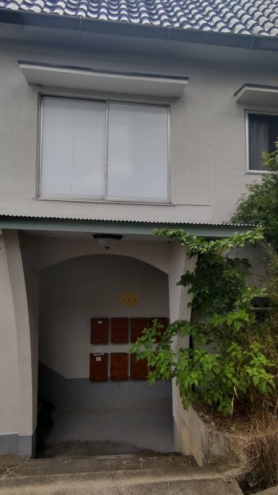 物件外観写真4　(エントランス部分)